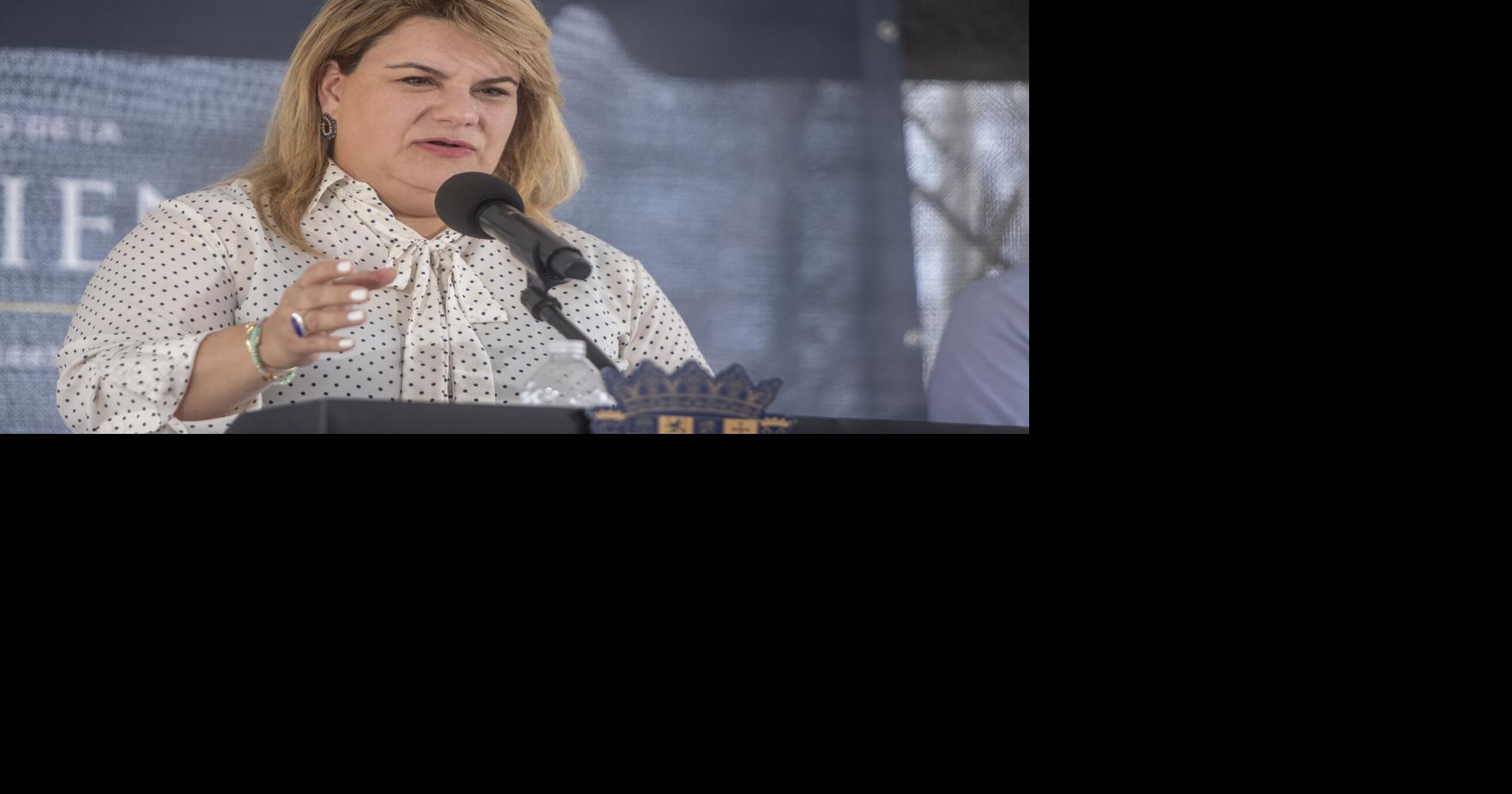 Gobernadora firma leyes que modifican currículo escolar y endurecen penas por maltrato animal