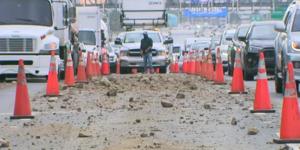 Imagen del artículo de El Vocero: “Va a tomar tiempo”: Piedras se desprenden de un camión y provocan daños en la PR-22 en Bayamón