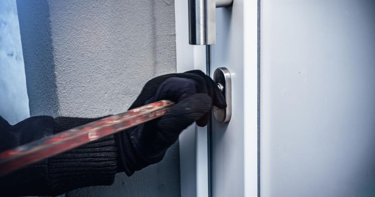 Ladrones escalan residencia en Villa Carolina y roban más de $12,000 en efectivo y joyas