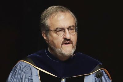 La Universidad de Michigan despide a su presidente por polémica