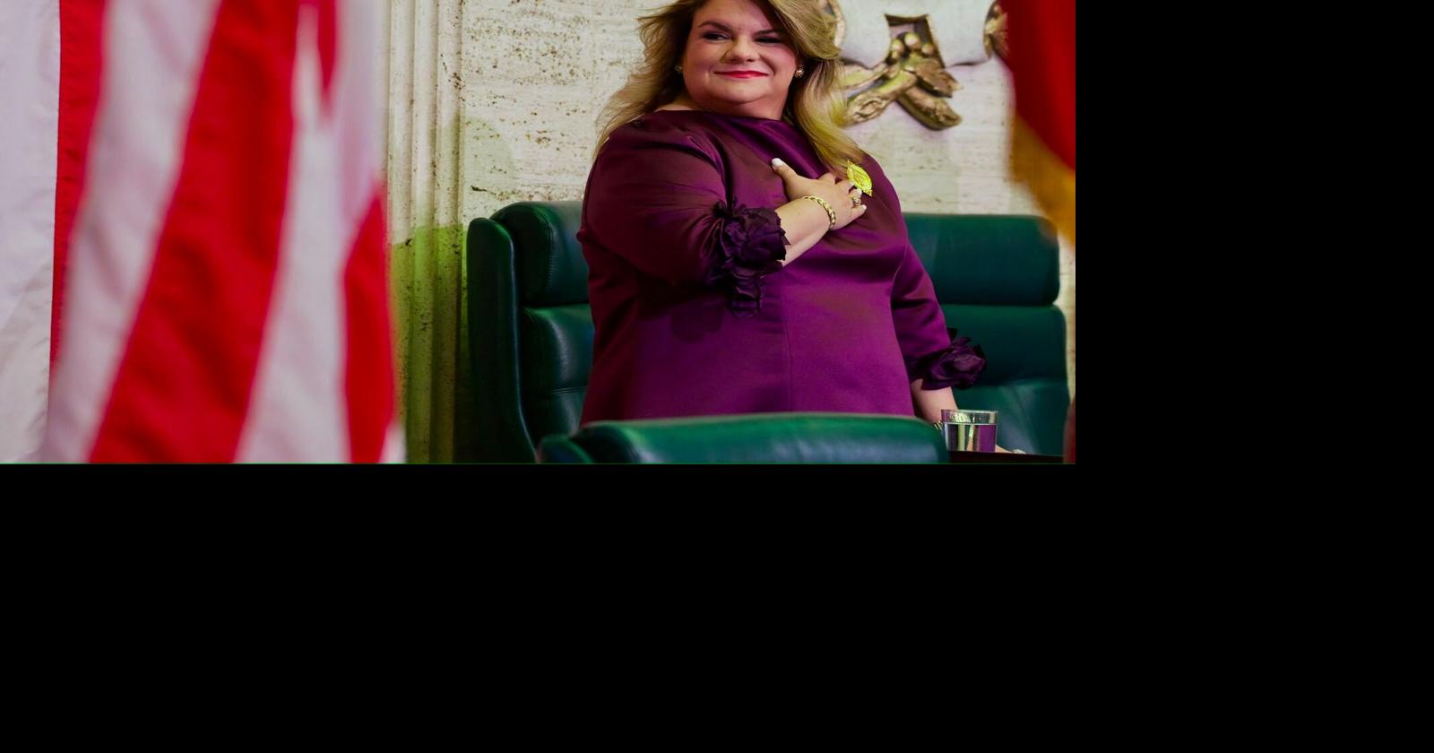 Gobernadora firma ley para reorganizar el Departamento de Educación