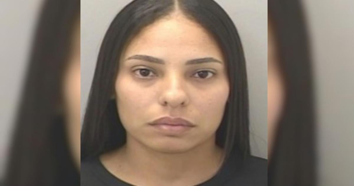 Radican cargos contra mujer por empujar a vecina de 74 años en San Juan