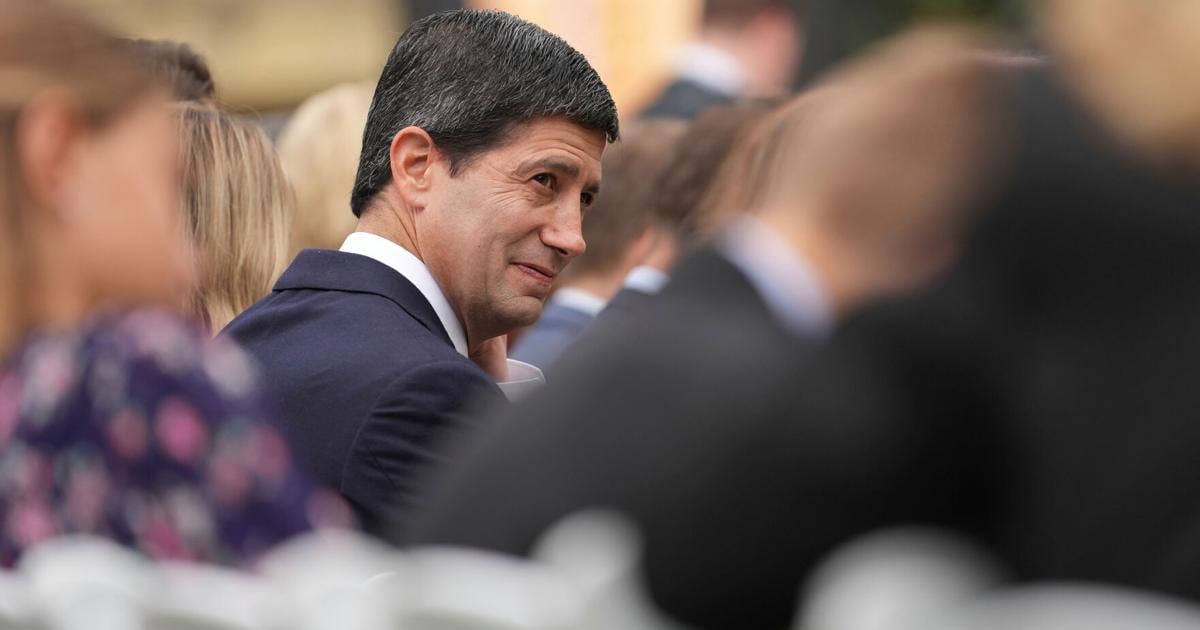 Reserva Federal aumenta su tasa clave por primera vez en tres años, desafiando las exigencias de Trump de un recorte