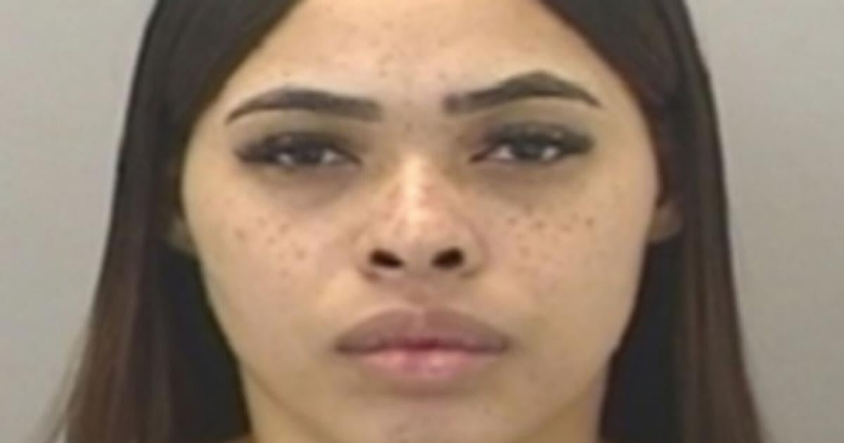 Imputan a madre por golpear a su hija menor en oficina gubernamental en Río Piedras