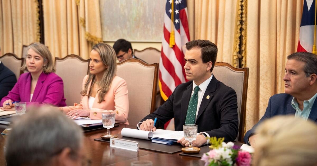 Pablo José se reúne en Fortaleza ante "precipicio fiscal" de Medicaid
