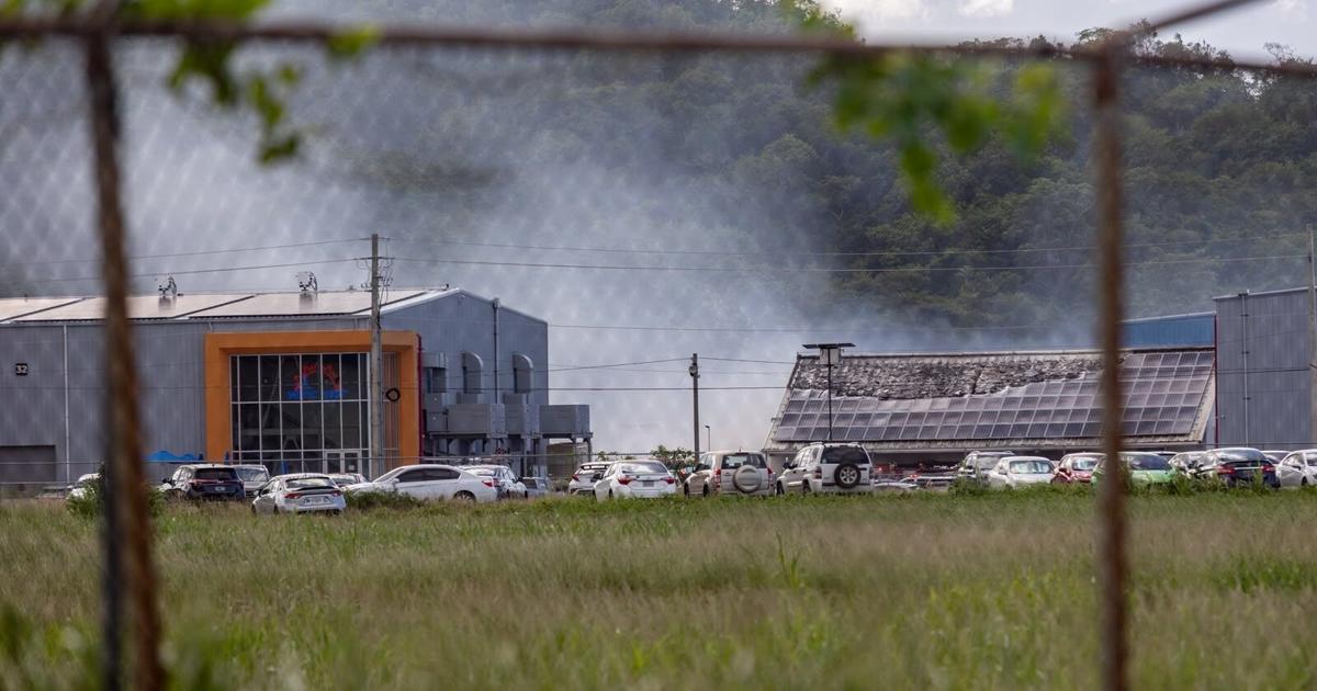 Incendio en almacén de Windmar Home en antigua base naval de Toa Baja