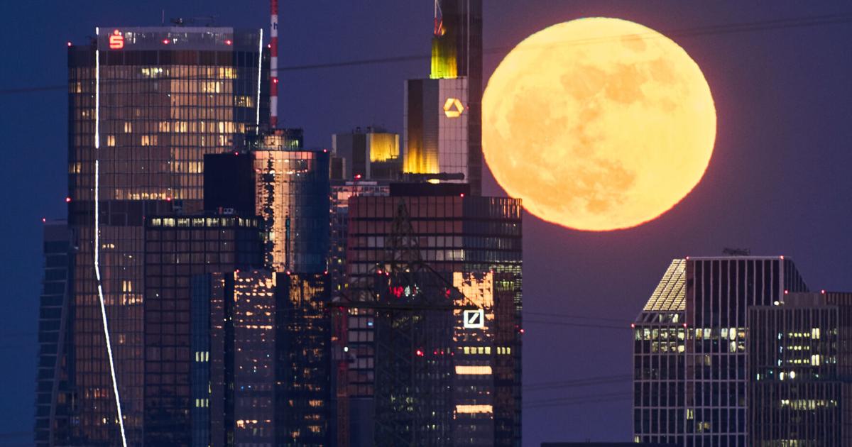 Una rara microluna azul será visible este fin de semana junto a la estrella Antares