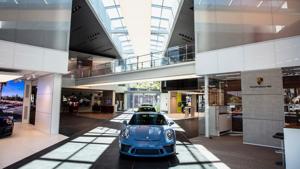 Imagen de la cobertura de: Porsche remodela su centro en Puerto Rico con el concepto “Destination Porsche”