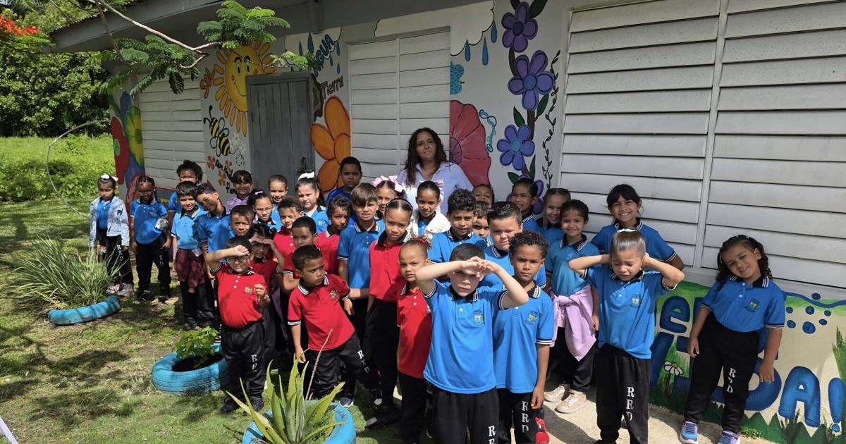 FOTOS: Estudiantes de Río Grande crean mural sobre inclusión y conciencia ambiental