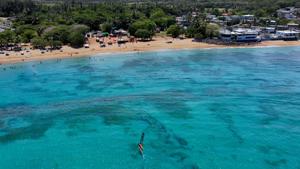 Imagen del artículo de El Vocero: Vega Baja: Playa Puerto Nuevo obtiene su octava Bandera Azul