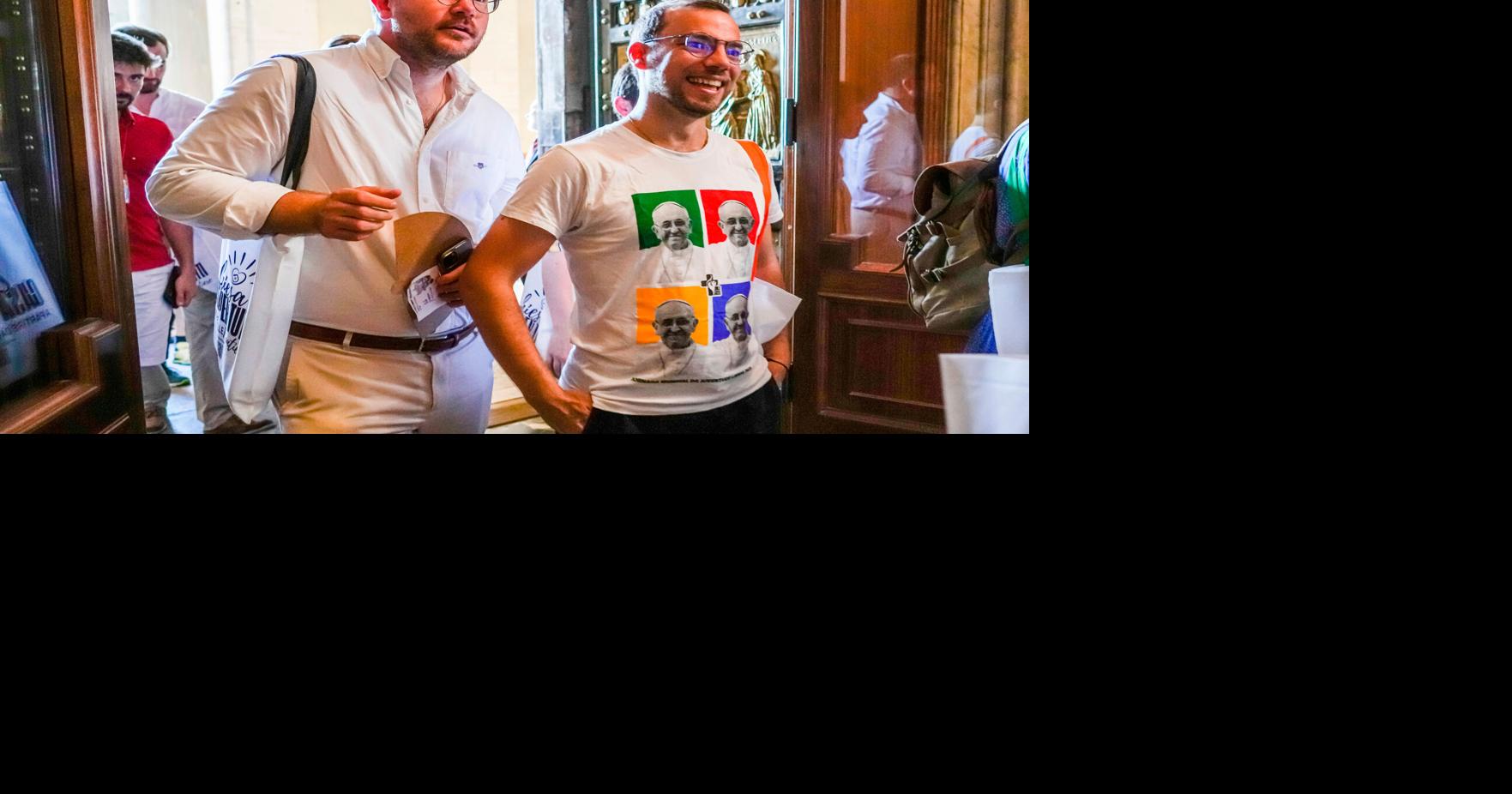 El papa León XIV ha respaldado un enfoque más pastoral hacia la comunidad LGBTQ+, pero sin modificar la doctrina de la Iglesia sobre parejas del mismo sexo. | ¿Qué opinas?