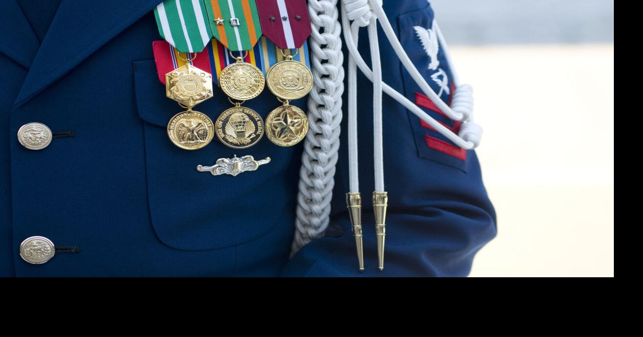 Habría presentado reclamaciones falsas para obtener beneficios de vivienda.