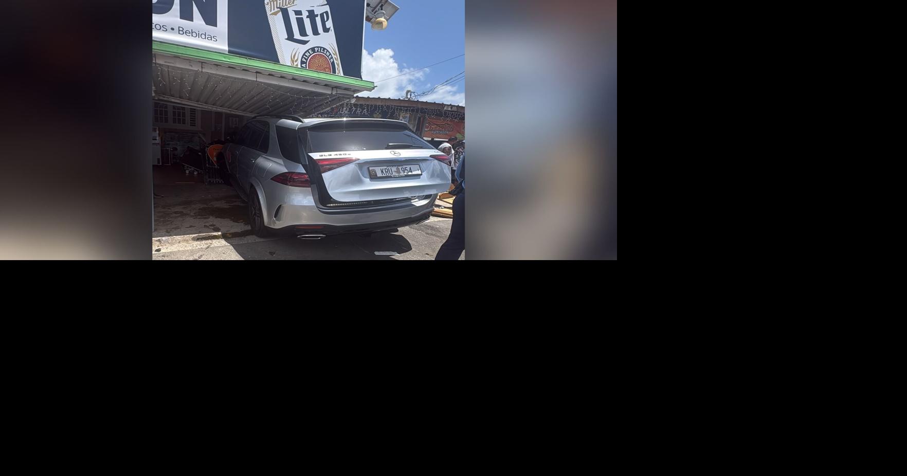Mujer muere y otras cinco personas resultan heridas tras vehículo impactar establecimiento en Humacao