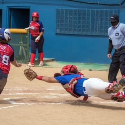 Las Caribeñas de Salinas dominan el primer preparatorio del Sóftbol Superior Nacional Femenino