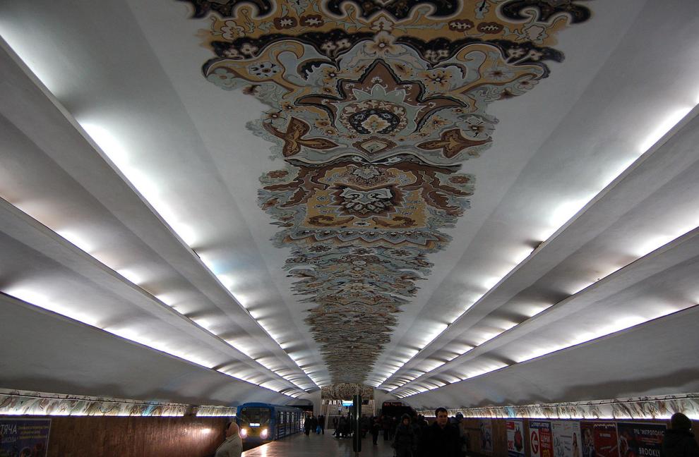 El metro de Kiev, de transporte lujoso y opulento a búnker contra los misiles que refugia a miles de personas 6219abc5b5c4e.image