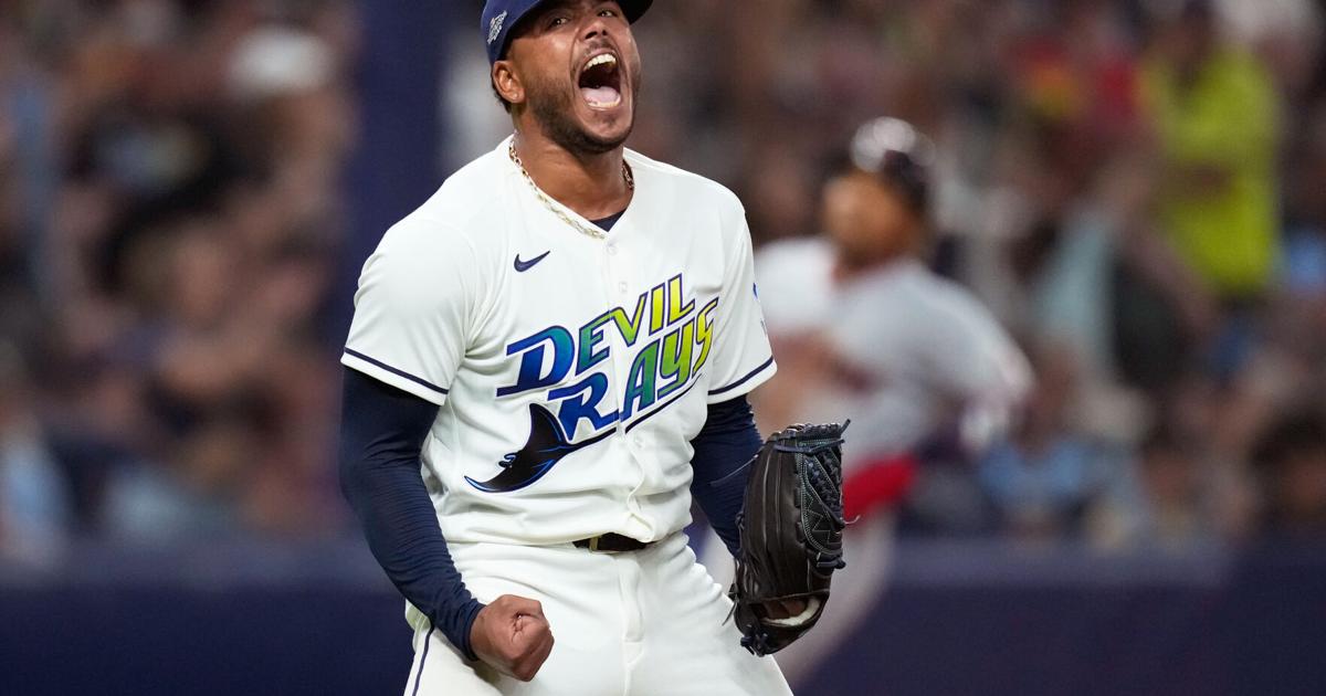 Freddy Peralta domina por seis entradas y Rays empatan 1-1 la Serie de Campeonato ante Guardianes