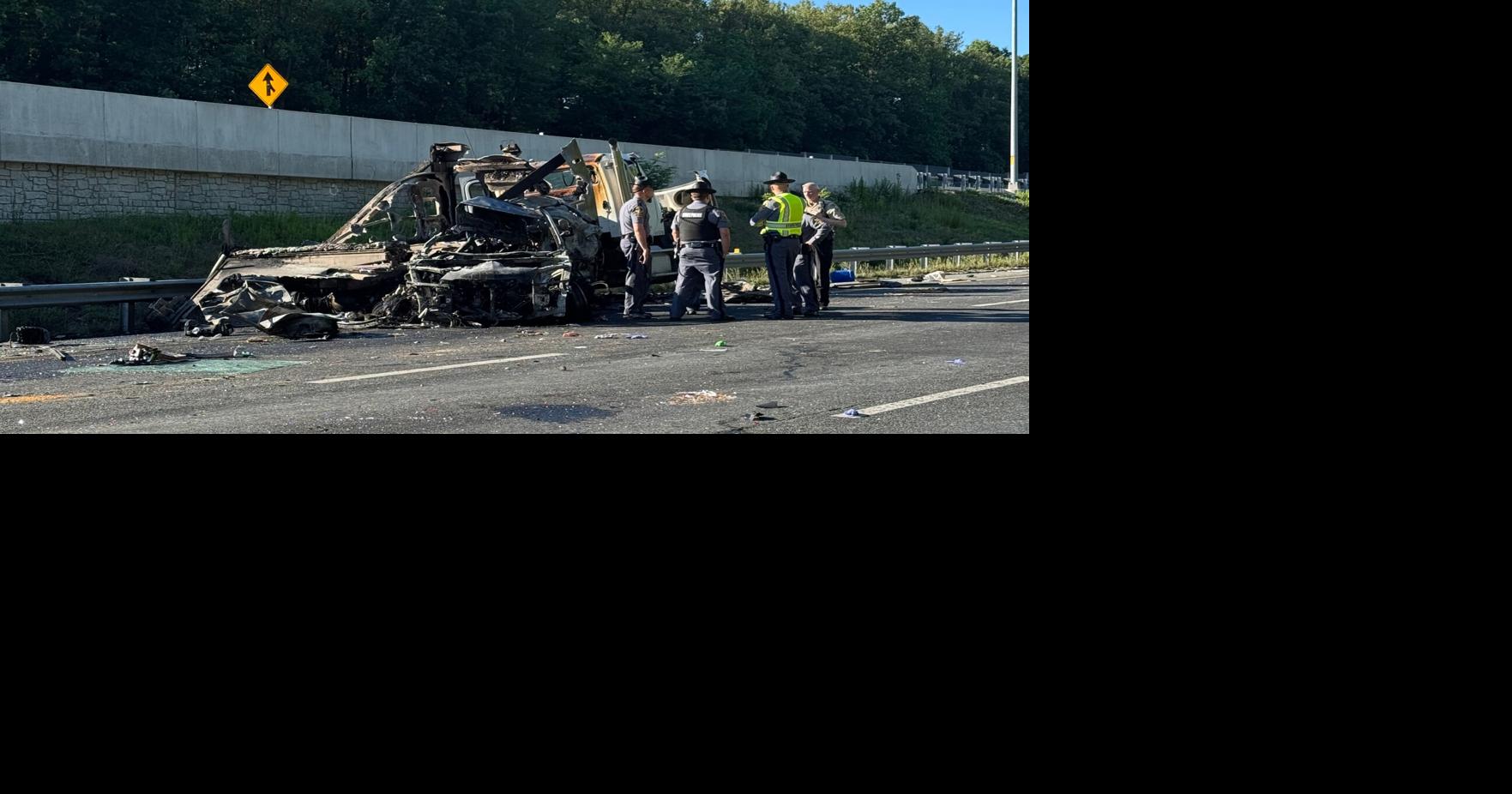 La pareja y sus dos hijos se dirigían a una celebración familiar con postres caseros cuando un autobús provocó un accidente en cadena.