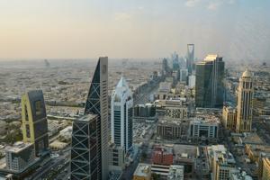 Imagen de la cobertura de: EE.UU. retira personal diplomático no esencial de Arabia Saudí por escalada de ataques