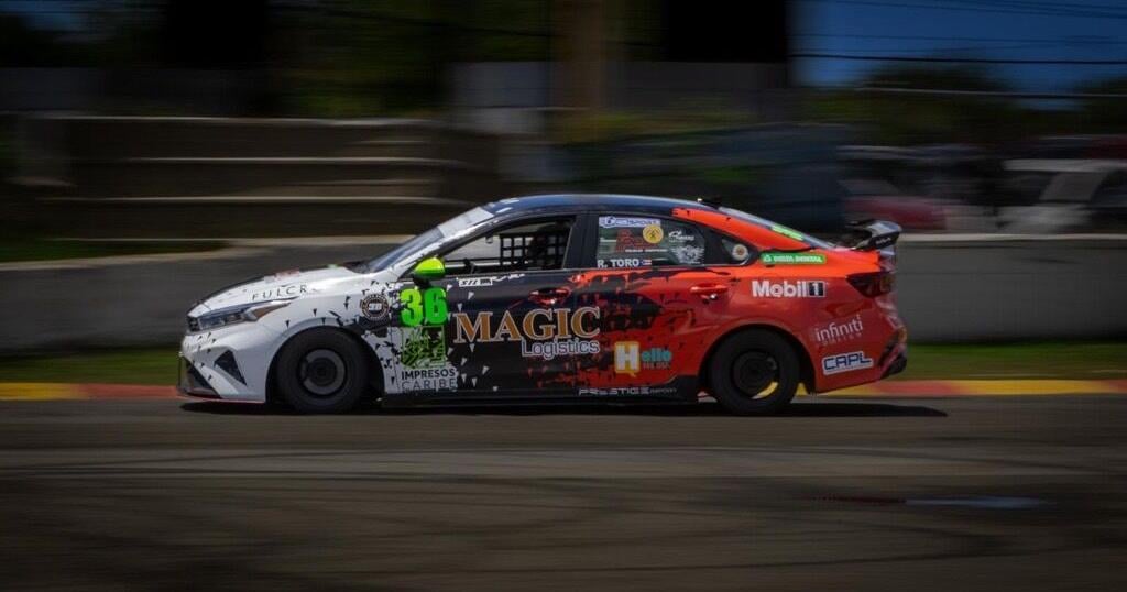 Ricardo Toro y Kia compiten en la Copa Robert Rosa en Salinas Speedway