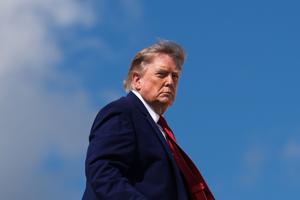 Imagen de la cobertura de: Trump insiste en culpar a Biden por la economía y la inflación, según un artículo de opinión