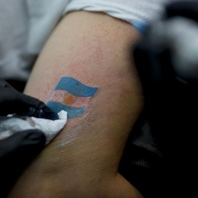 Fiebre de tatuajes en Argentina tras conquista la Copa del Mundo