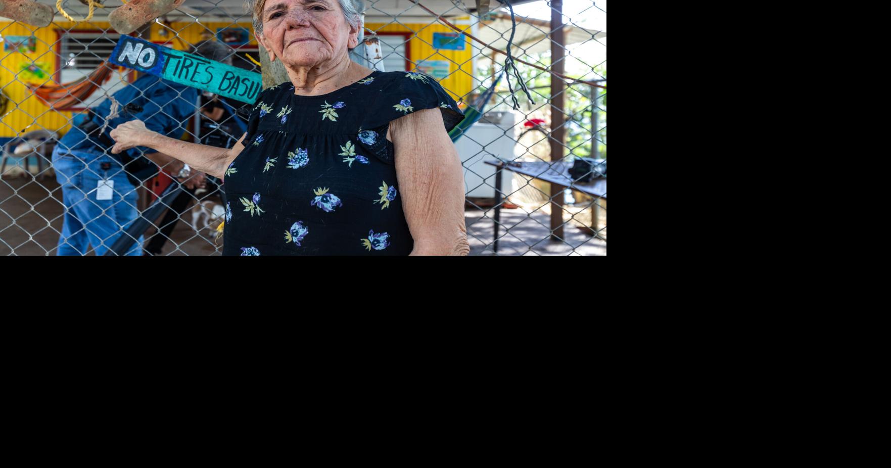 "Estoy destruida": Doña Ramona recibe casa prefabricada pero sigue sin poder mudarse en Aguadilla