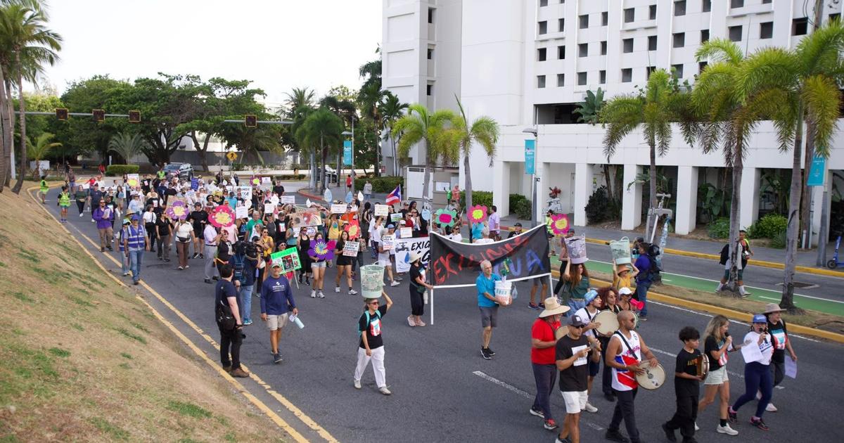 Cientos marchan en San Juan para exigir servicio estable de agua potable a la AAA