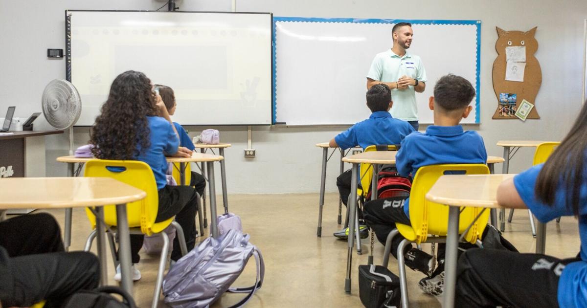 Maestros analizan condiciones escolares en inicio de clases marcado por recortes y racionamiento de agua