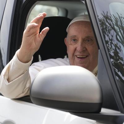 El papa Francisco es dado de alta del hospital