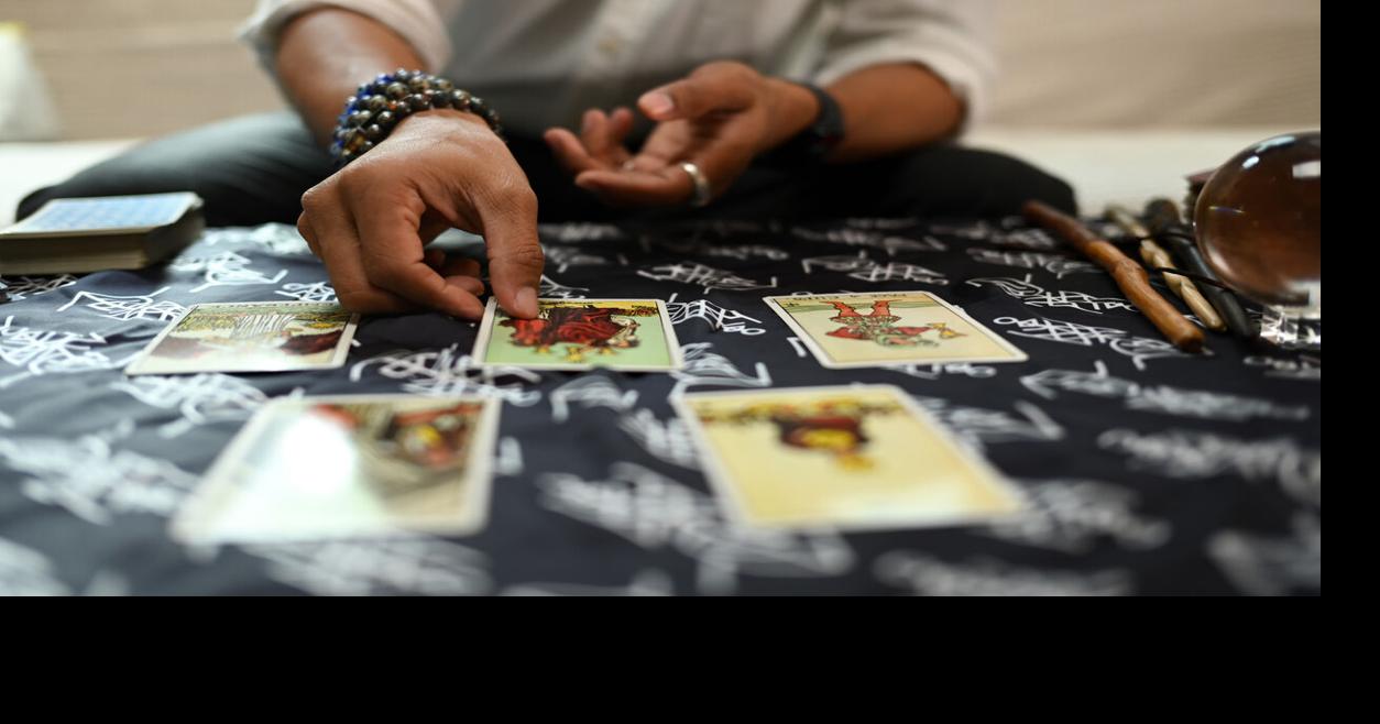 Mujer de 58 años pierde $952 en fraude de lectura de tarot contratado por Instagram