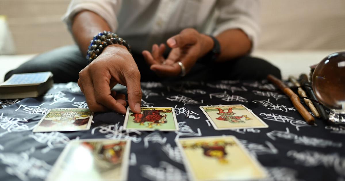 Mujer de 58 años pierde $952 en fraude de lectura de tarot contratado por Instagram
