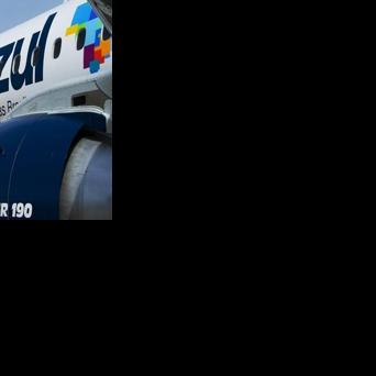 | El bloqueo del estrecho de Ormuz amenaza el suministro y podría provocar cancelaciones de vuelos.