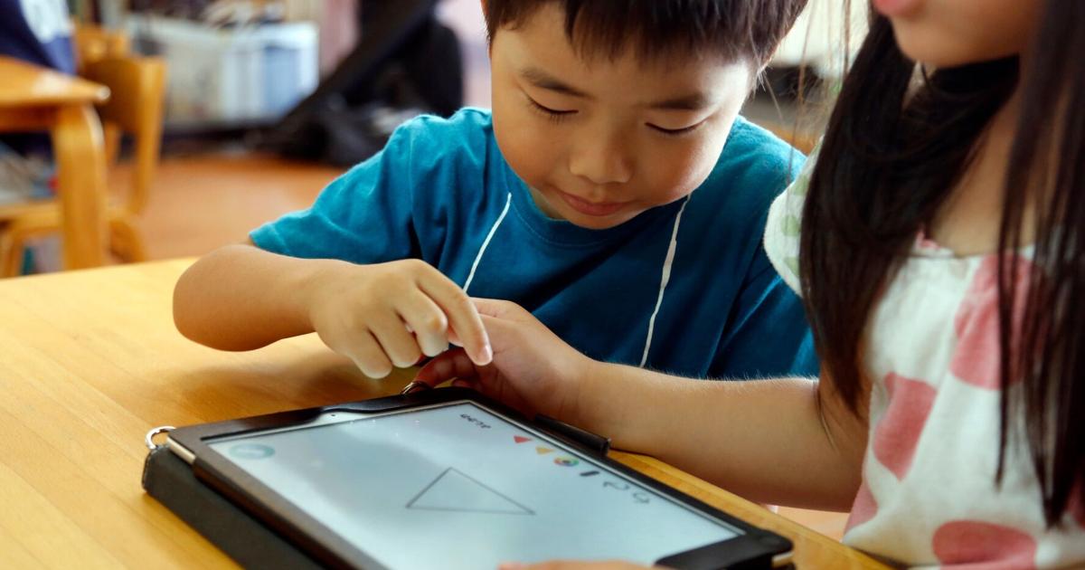 Consejos para evitar que tabletas y computadoras distraigan a estudiantes en casa