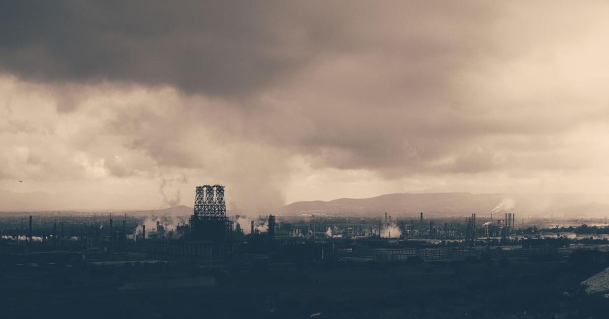 OMS alerta: 99% de la población mundial respira aire contaminado que causa millones de muertes