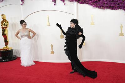 GALERÍA: Negro, metales y mucho glamour en alfombra del Oscar