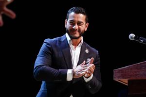 Imagen del artículo de El Vocero: Abdul El-Sayed gana primaria al Senado en Michigan, gran triunfo del ala progresista demócrata