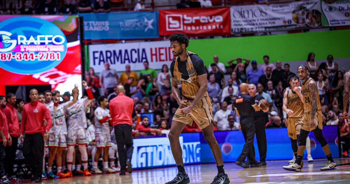 BSN suspende un partido y multa con $1,000 a Damian Jones por rasgarse la camiseta en final
