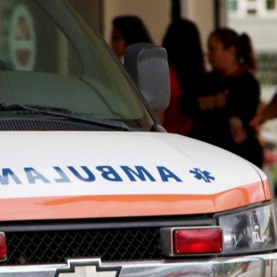 Atacan mujer tras pelear en un colmado