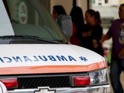 Atacan mujer tras pelear en un colmado