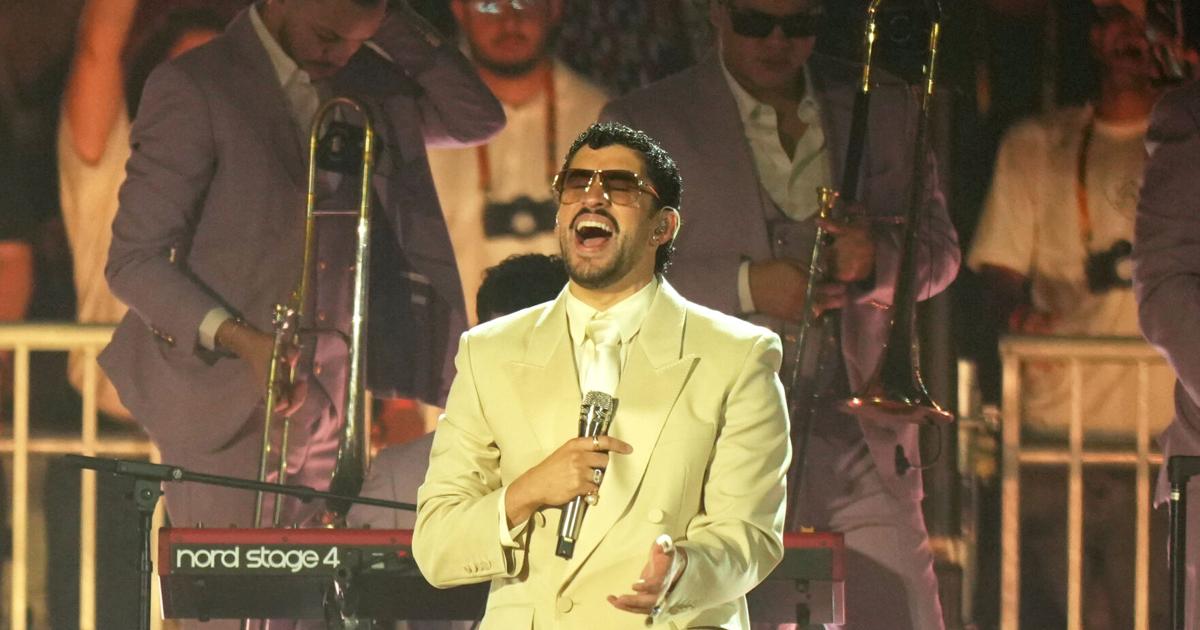 Bad Bunny pone a vibrar a Barcelona con invitados y jugadores del Barça