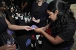 Exquisita solidaridad en 100 vinos & Black & Blue Edition