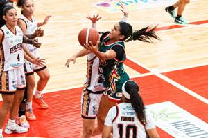 Imagen del artículo de El Vocero: Nina De León guía a las Pollitas a un triunfo sobre Moca