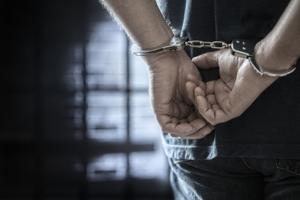 Imagen del artículo de El Vocero: Arrestan a cuatro personas durante operativo en residencial de Manatí
