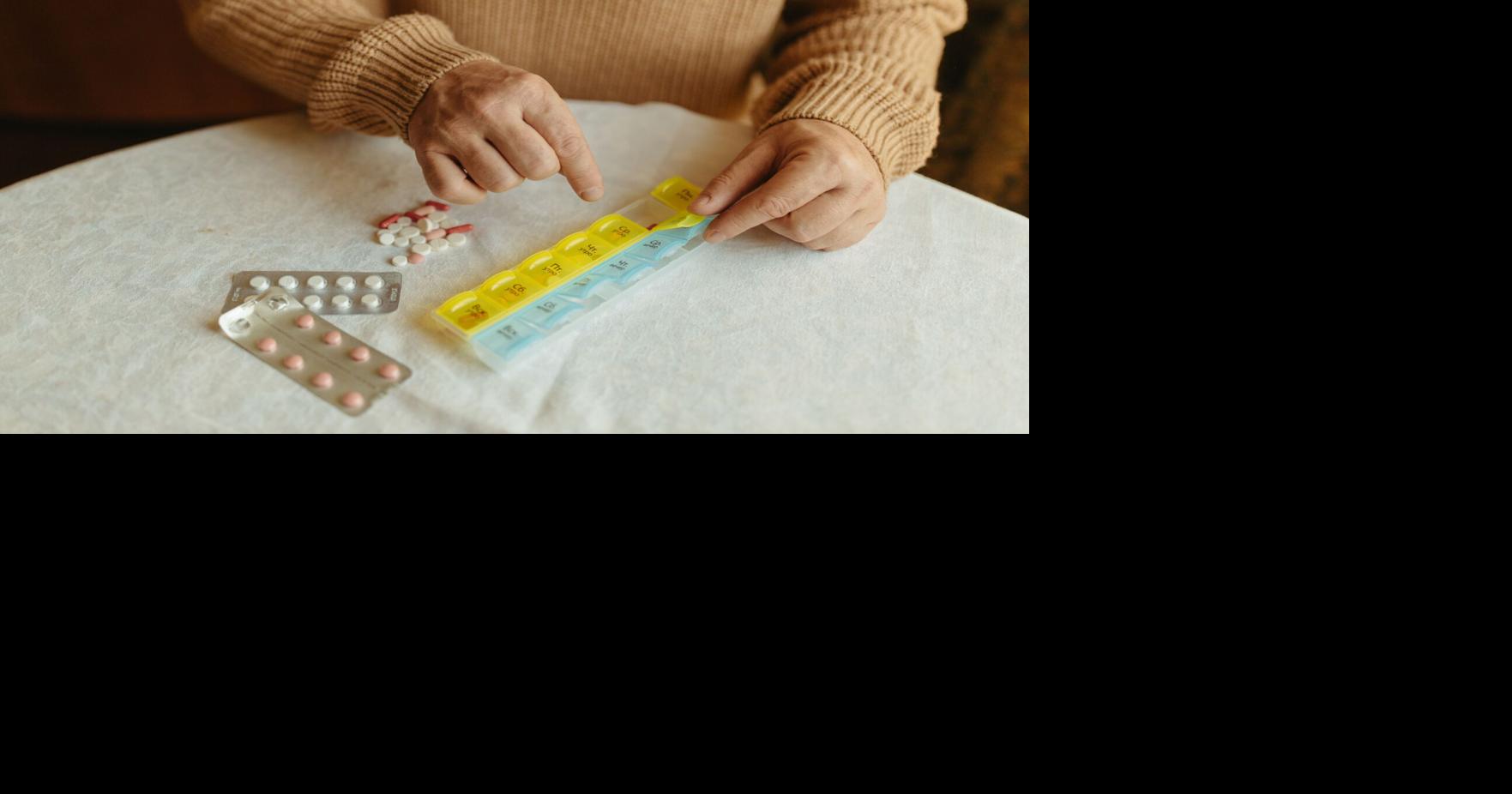 Expertos advierten sobre riesgos de benzodiazepinas y opioides en adultos mayores