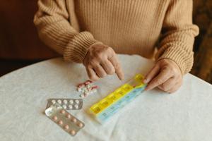 Imagen de la cobertura de: Alertan sobre riesgos de benzodiazepinas y opioides en adultos mayores