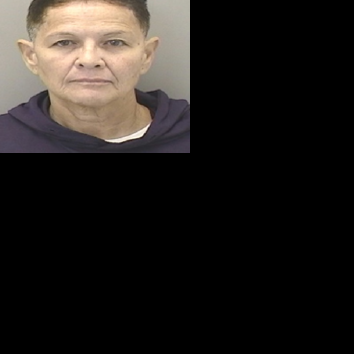 Acusan a mujer de robarle a su propia madre