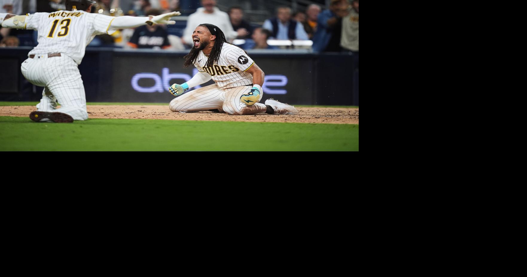 Padres aplastan 8-0 a los Cachorros en el inicio de la postemporada