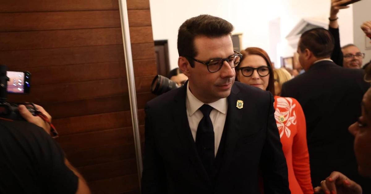 Domenech somete documentación al Senado a minutos de expirar el plazo