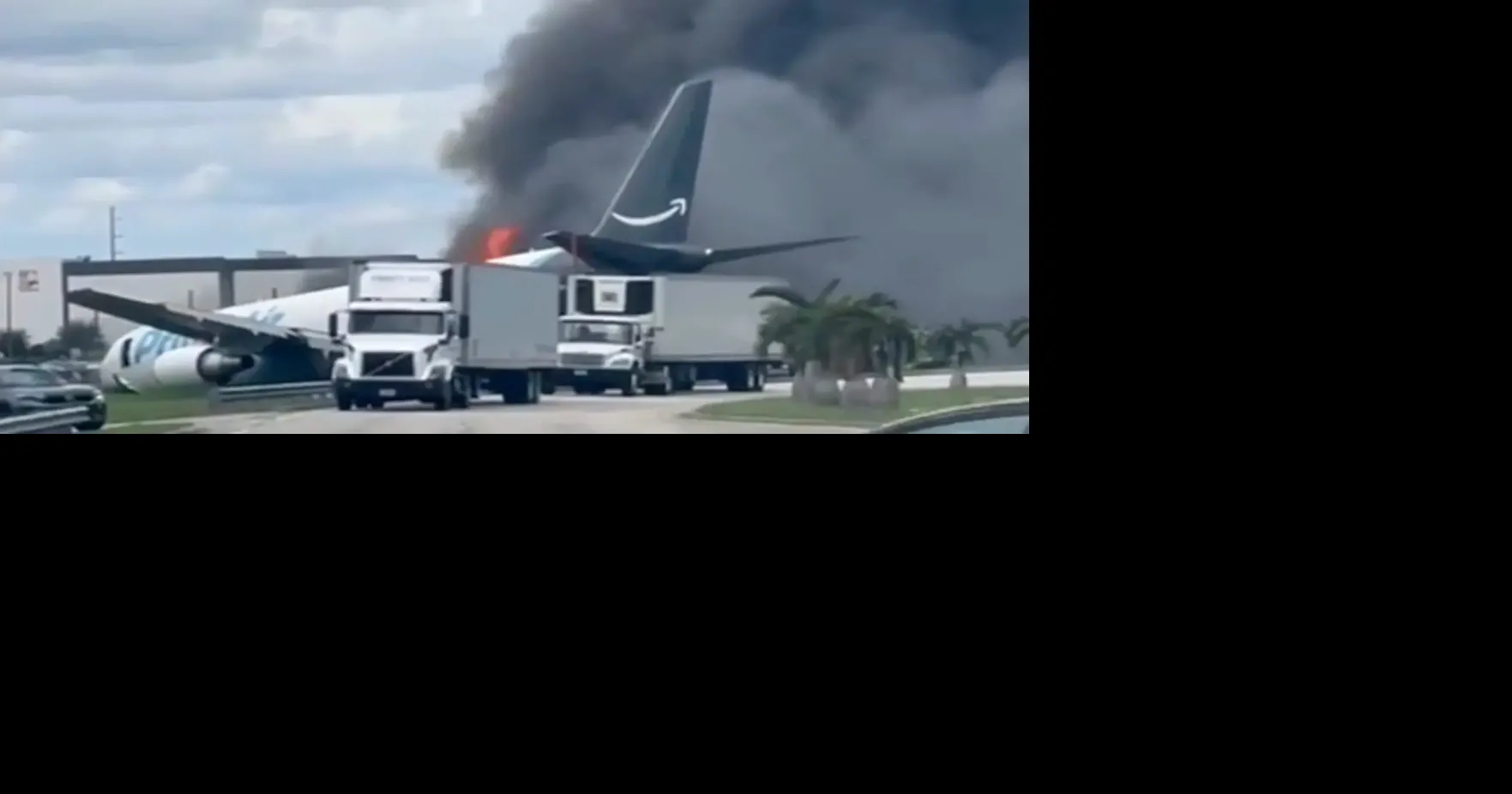 Avión de carga de Amazon procedente de San Juan se sale de pista en Miami e incendia
