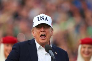 Imagen del artículo de El Vocero: Donald Trump afirma que eliminará arancel del 10% al whiskey irlandés